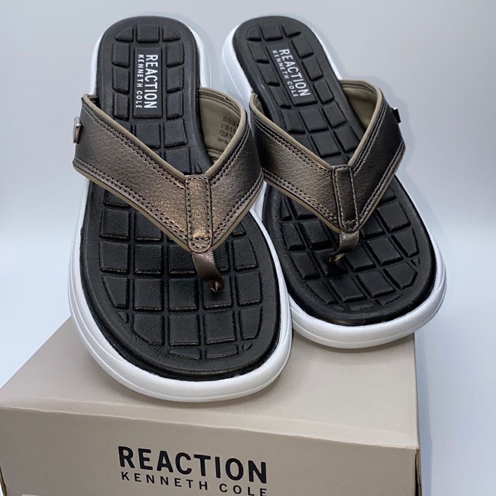 Kenneth Cole Reaction Four Thong Sandals